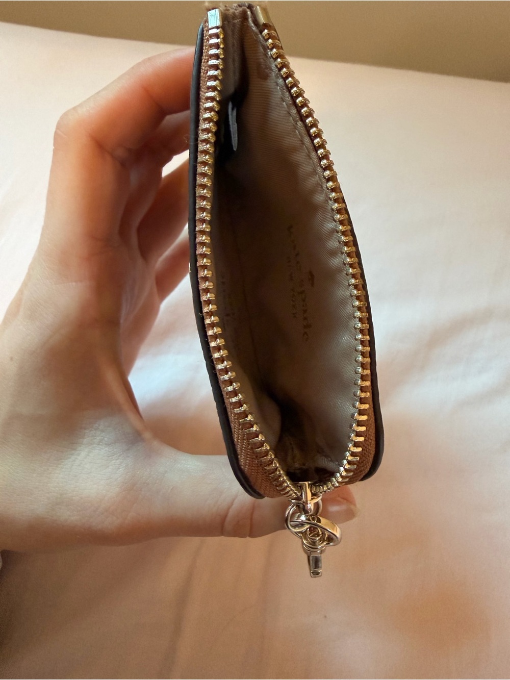 Kate Spade Brown Pebbled Leather Zip Coin Purse /Key Card Pouch w/ Gold Logo EUC - Picture 6 of 8